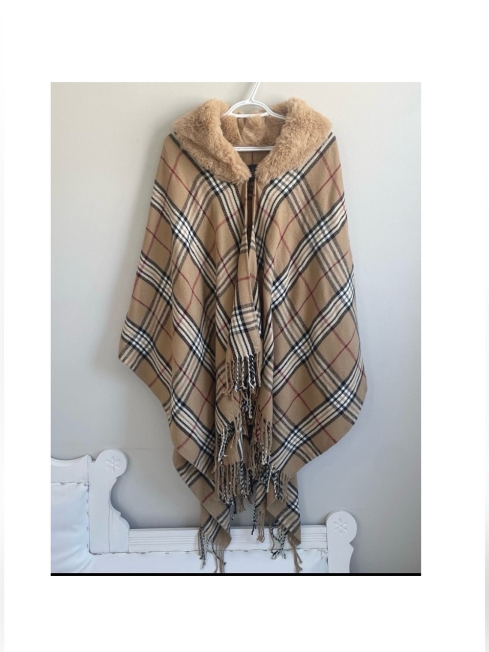 V FRASS KHAKI TAN BLACK WHITE RED PLAID CAPE PONCHO FAUX FUR COLLAR GINGHAM